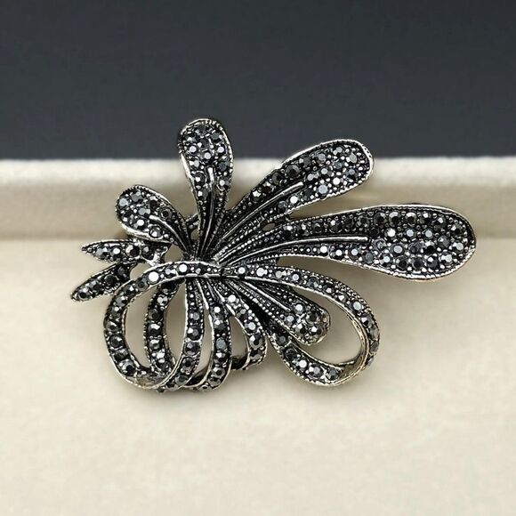 Silver with Dark Gray Crystal Floral Flower Ribbon Pin Back Brooch - Picture 5 of 10